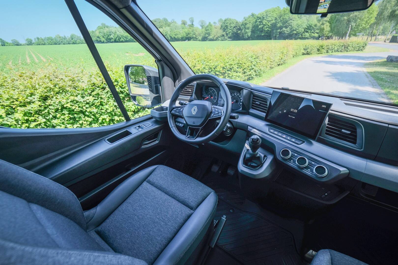 Agréable à conduire, le Renault Master L3H2 TPMR se glisse facilement dans la circulation malgré son gabarit imposant