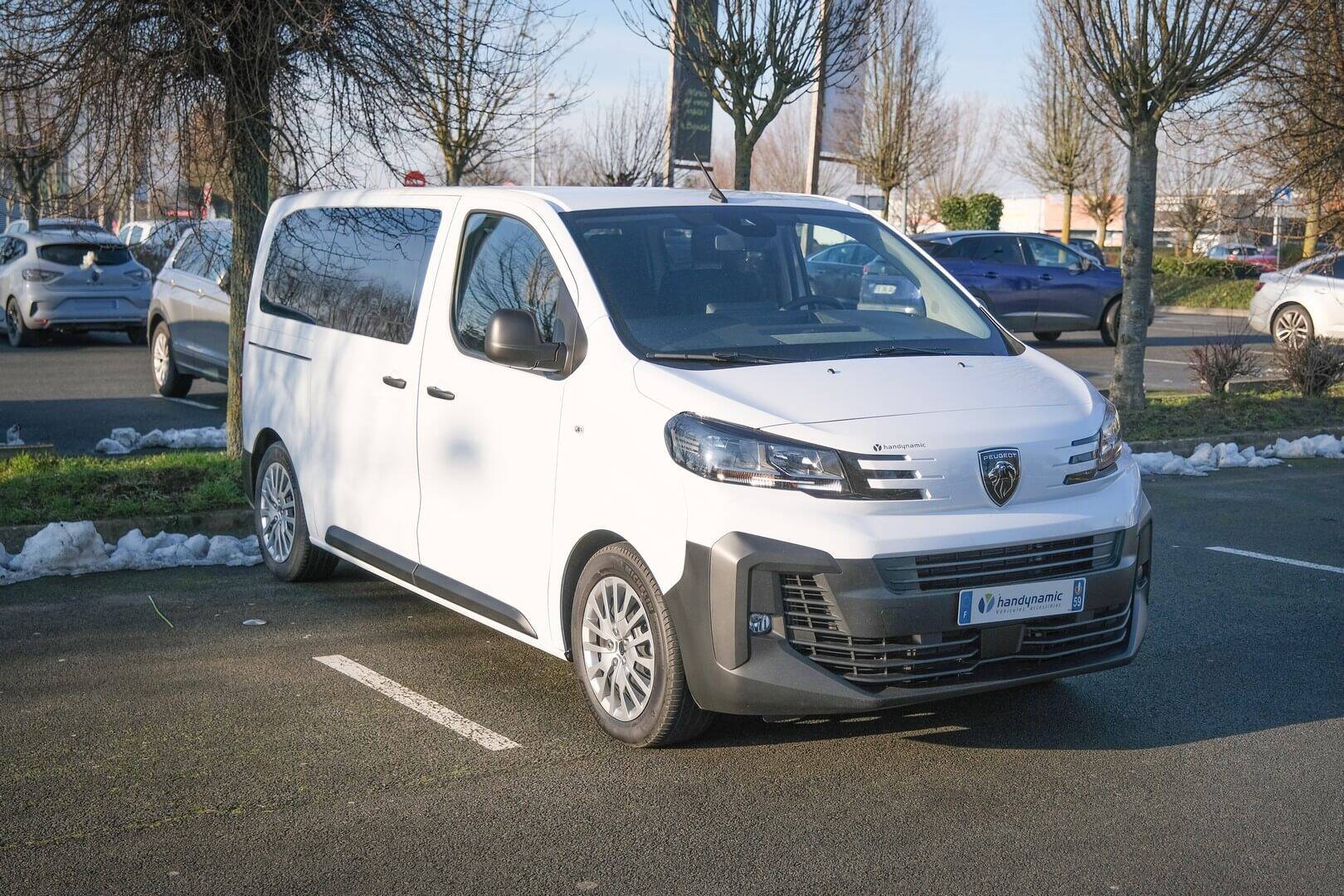 Le Peugeot Expert TPMR est un monospace efficace pour le transport de personnes valides et à mobilité réduite