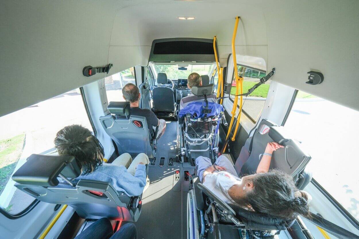 Le Ford E-Transit L3H3 TPMR Triflex Easy : un habitacle polyvalent et convivial