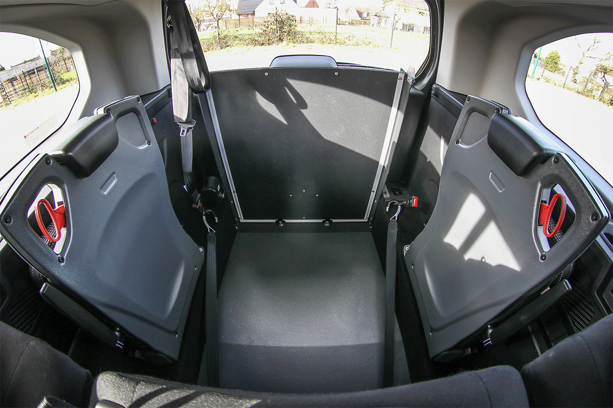 L'aménagement Xtra du Citroën Berlingo Maxi lui confère un décaissement aux dimensiosn généreuses pour tous types de fauteuil roulant