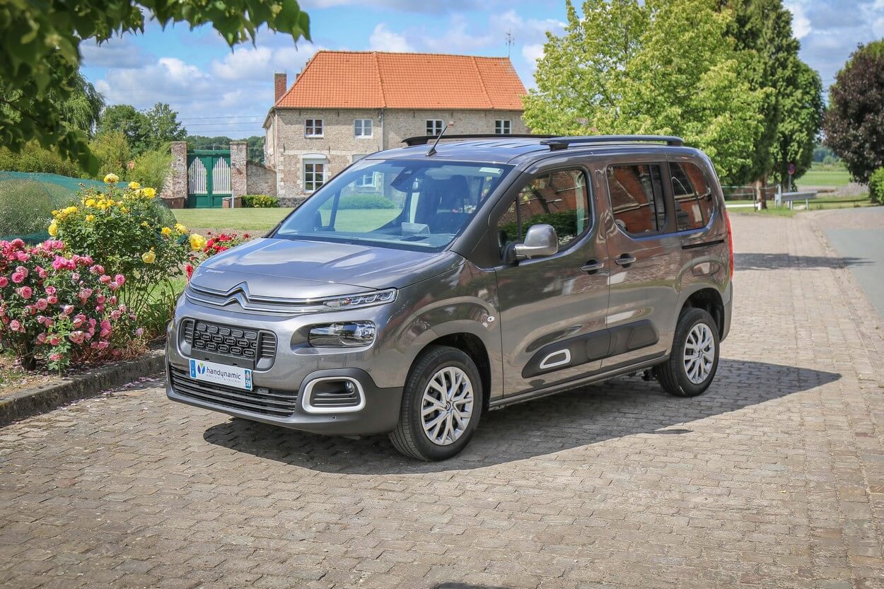 Le Citroën Berlingo présente les lignes extérieures caractéristiques de la marque