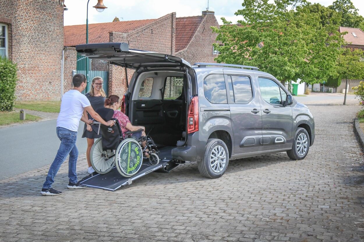 Le Citroën Berlingo et son aménagement handicap garantissent des trajets confortables et sécurisés