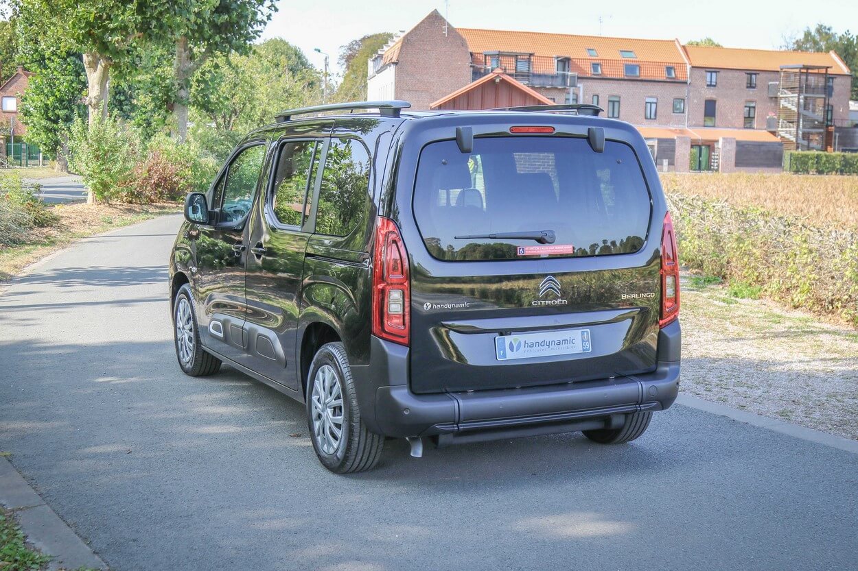Le Citroën Berlingo propose un gabarit compact pour faciliter les manoeuvres en ville