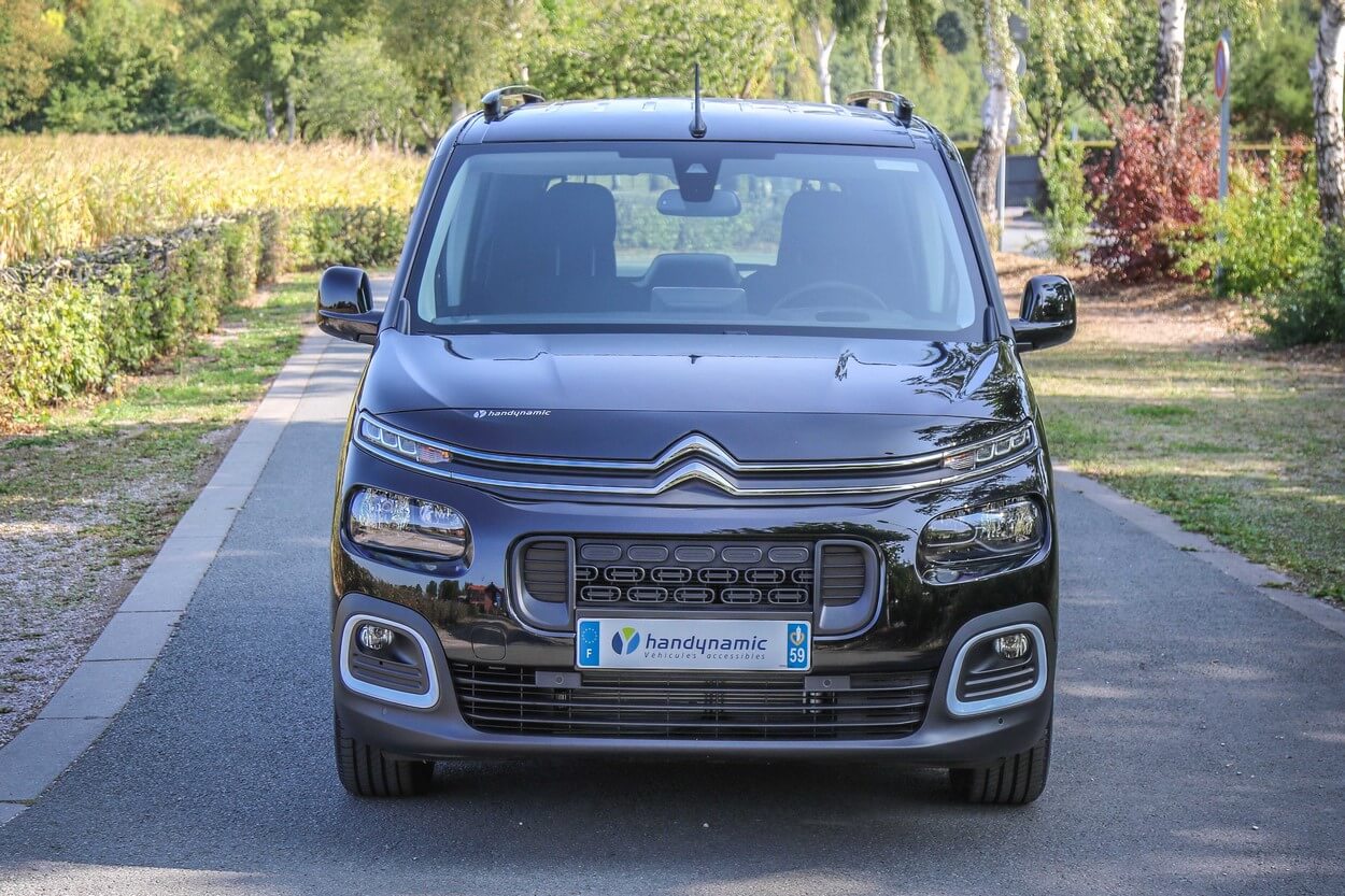 Avec une face avant plus moderne, le Berlingo reprend la calandre des berlines Citroën