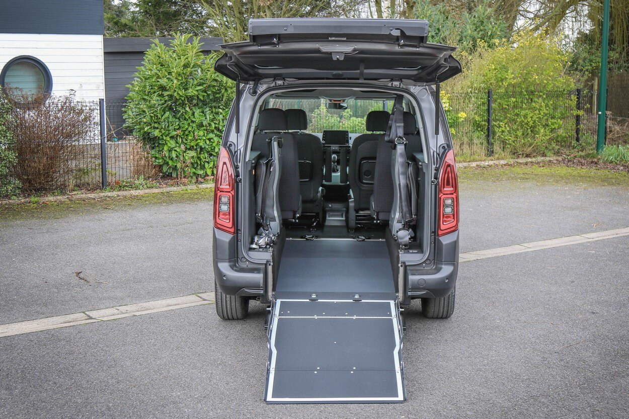 Avec son décaissement large et profond, le Berlingo TPMR Maxi Family offre une grande accessibilité