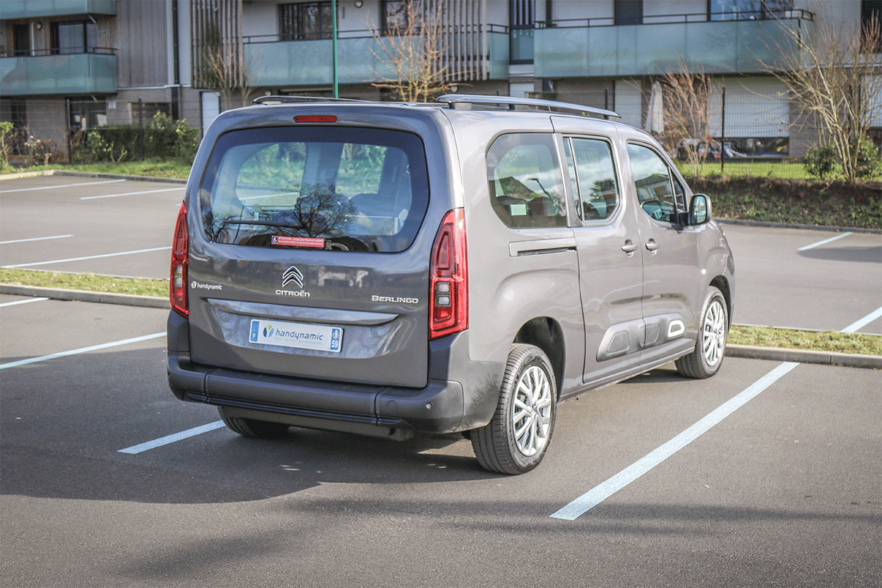 Dans sa version longue, le Citroën Berlingo TPMR Maxi Xtra reste suffisamment compact pour vos manoeuvres en ville