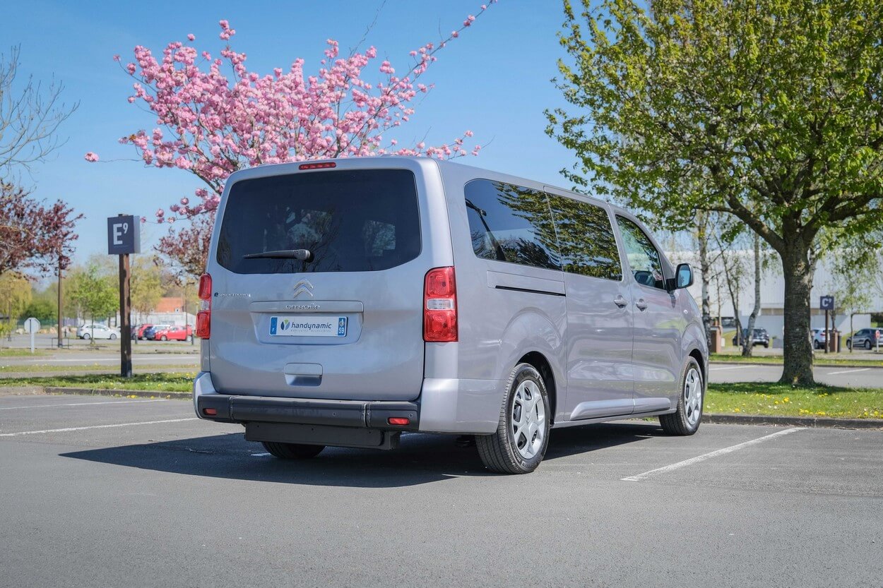 L&#039;aménagement TPMR se fait particulièrement discret sur ce Citroën ë-SpaceTourer rallongé