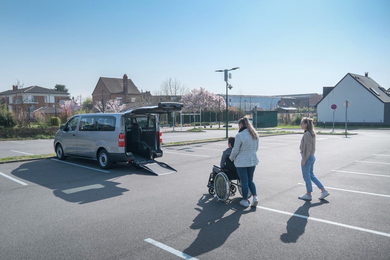 Profitez de voyages accessibles et écologiques avec le Citroën ë-Jumpy aménagé Xtra HappyAccess