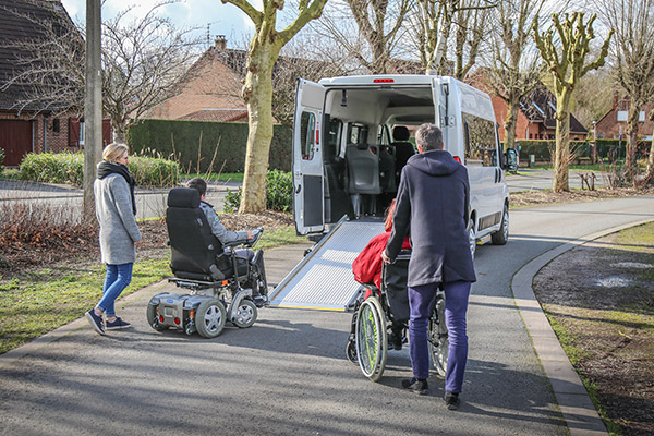 Transportez jusqu&#039;à 4 passagers en fauteuil roulant avec le Citroën Jumper L2H2 Triflex Easy