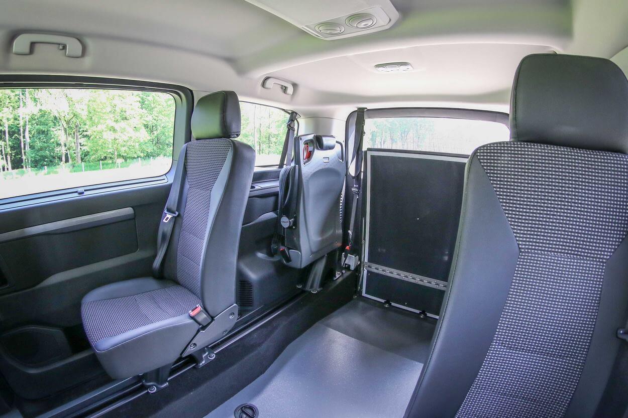 Les sièges du Citroën SpaceTourer Family TPMR offrent tous un très bon confort, un point clé pour vos passagers les plus fragiles...
