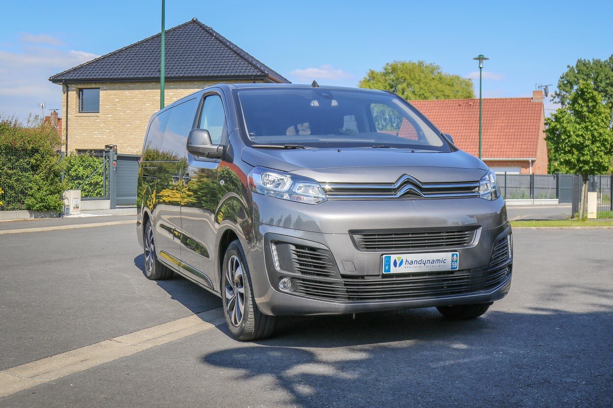 Le Citroën SpaceTourer affiche une calandre moderne, dans la lignée des autres véhicules de la gamme