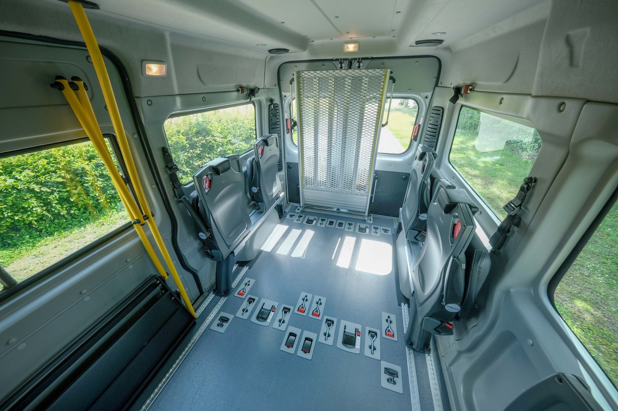Le plancher Triflex Easy intègre tout le système d&#039;arrimage pour les passagers à mobilité réduite