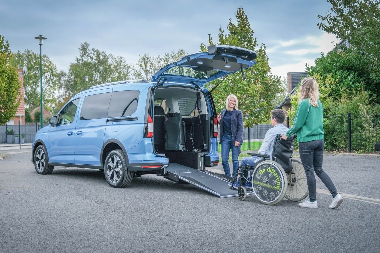 Offrez des voyages accessibles et sécurisés à votre famille à bord du Nouveau Ford Grand Tourneo Connect Xtra HappyAccess