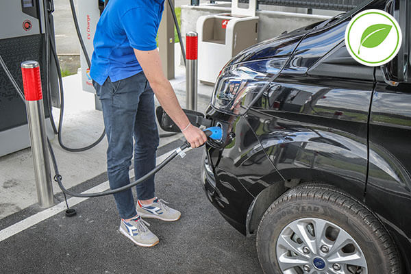 Il s'agit de la motorisation hybride rechargeable pour optimiser l'autonomie et suivre vos journées Il s'agit de la motorisation hybride rechargeable pour optimiser l'autonomie et suivre vos journées
