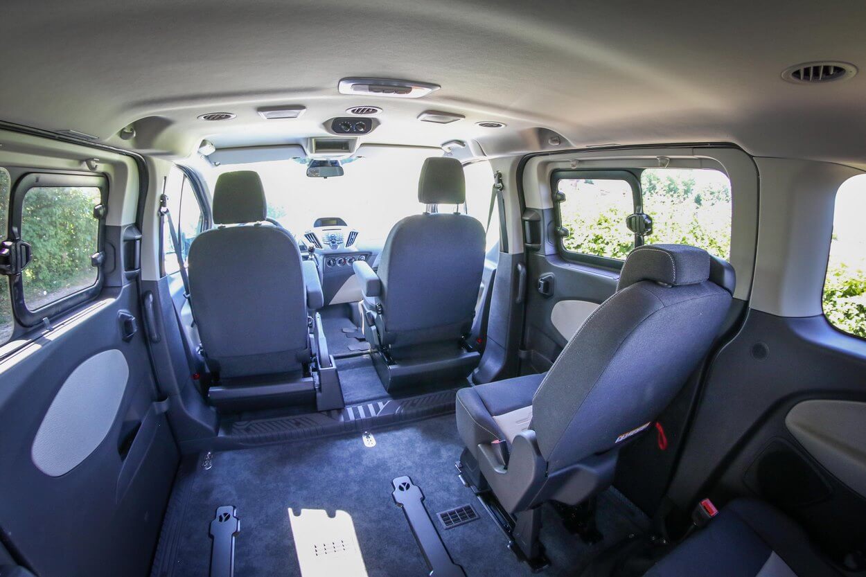 Avec son grand espace à l&#039;intérieur, le Ford Tourneo Custom Ecoline vous permet de choyer vos passagers !