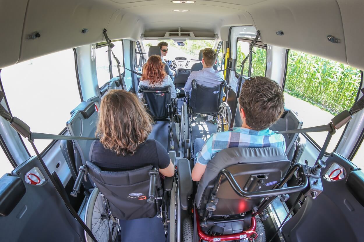 Transporter jusqu&#039;à 4 personnes en fauteuil roulant en même temps n&#039;aura jamais été aussi facile qu&#039;avec le Ford Transit TPMR Triflex Easy !