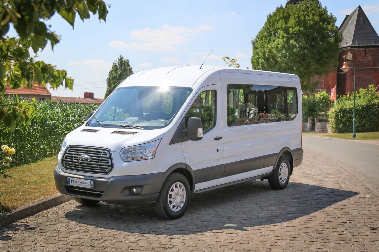 Découvrez le Ford Transit Kombi TPMR Triflex Easy, un minibus confortable pour vos passagers et pratique pour vos chauffeurs !