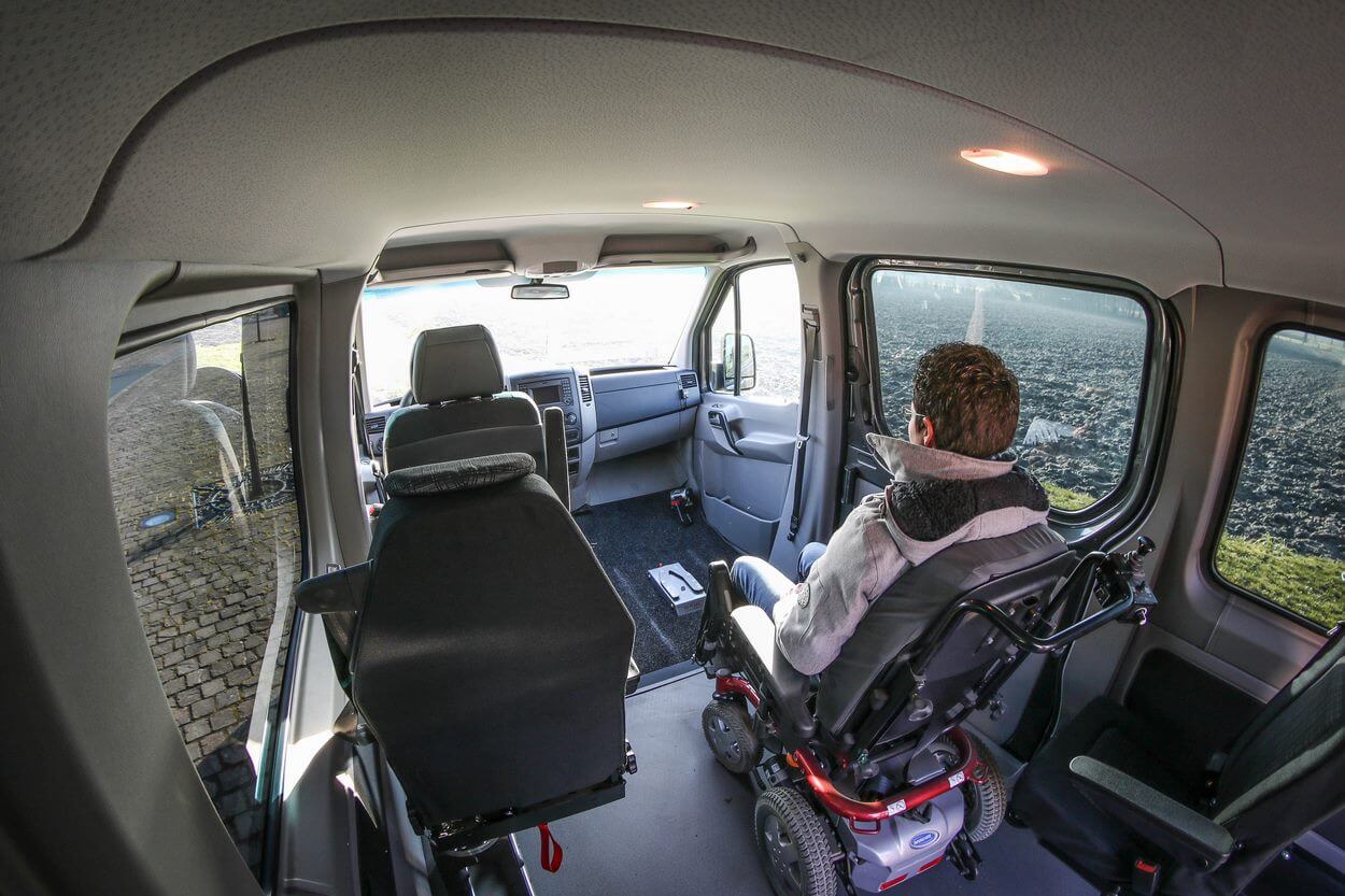 Accédez en fauteuil roulant à l&#039;avant de votre Sprinter et découvrez une perspective incroyable sur la route !