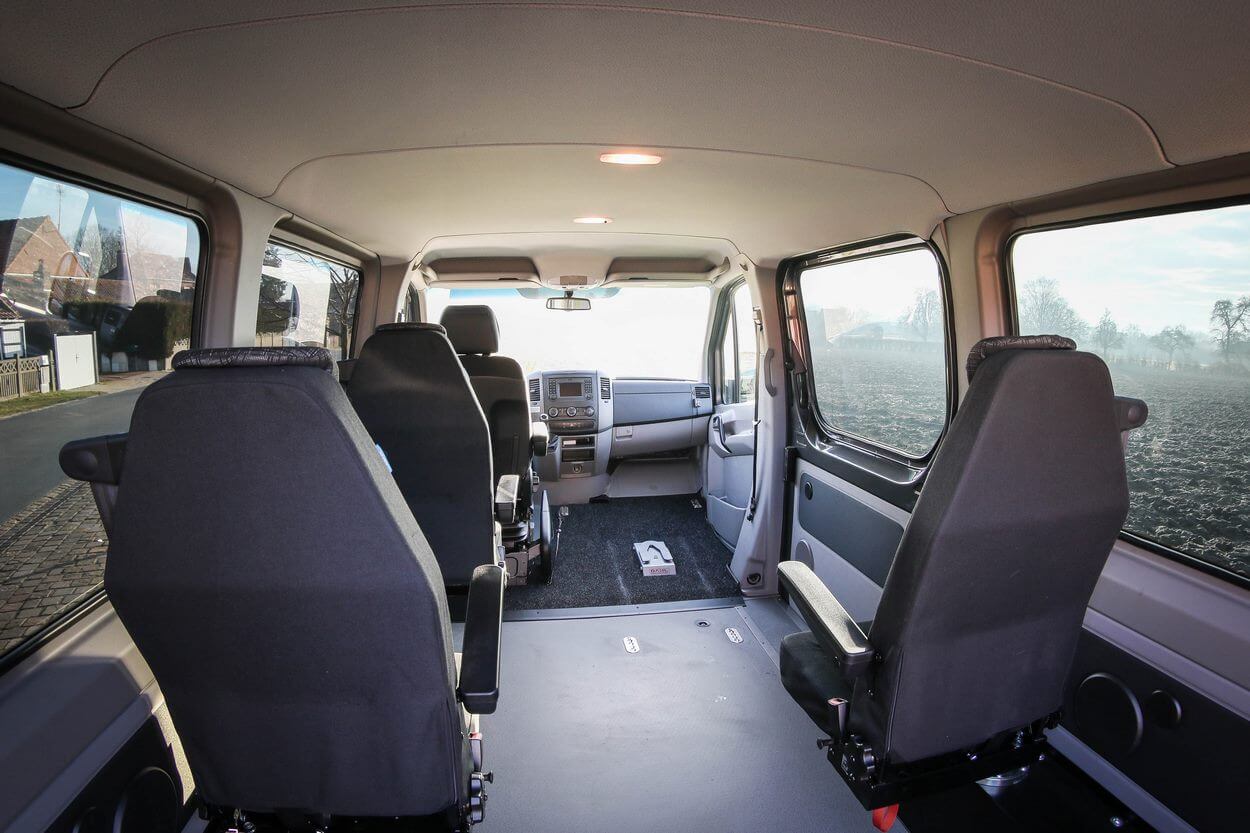 Le Mercedes Sprinter FullAccess handicap propose un espace intérieur gigantesque pour le confort de tous les passagers