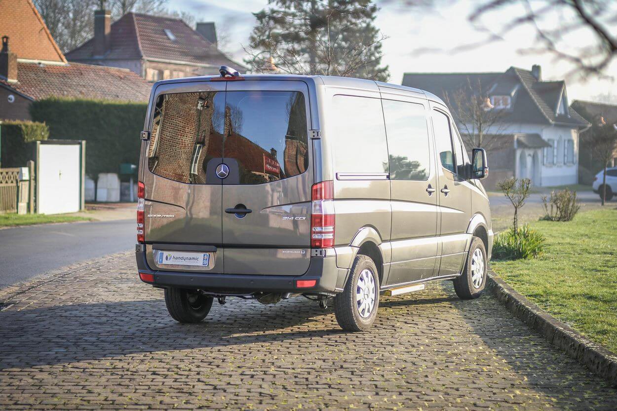 Ce Mercedes Sprinter dans sa version la plus petite permet de voyager dans des conditions de confort digne d&#039;une belle berline allemande !