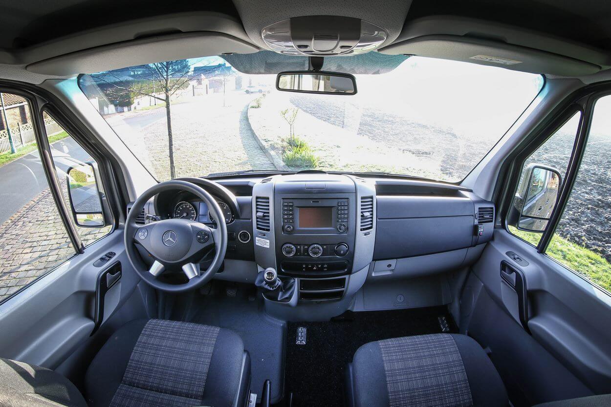 Ecusson Mercedes oblige, les finitions du tableau de bord sont d&#039;un très haut niveau, pour la plus grande satisfaction du conducteur et du passager avant