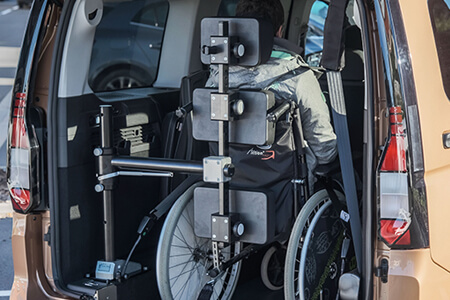 Sécurisez les trajets de vos passagers en équipant votre Caddy Maxi TPMR d'un Bodyguard Sécurisez les trajets de vos passagers en équipant votre Caddy Maxi TPMR d'un Bodyguard