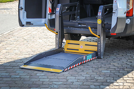 Simplifiez les manoeuvres d'installation avec la plateforme élévatrice Simplifiez les manoeuvres d'installation avec la plateforme élévatrice