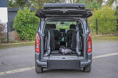 Si vous voyagez régulièrement sans passager handicapé, optez pour la rampe modulable HappyAccess Si vous voyagez régulièrement sans passager handicapé, optez pour la rampe modulable HappyAccess