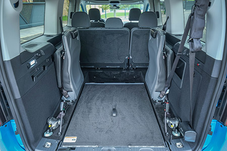 La rampe d'accès HappyAccess permet de retrouver un plancher plat en l'absence de passager en fauteuil roulant La rampe d'accès HappyAccess permet de retrouver un plancher plat en l'absence de passager en fauteuil roulant