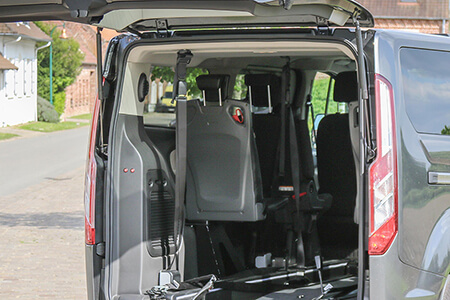 Les sièges pivotants Triflex à l&#039;arrière sont disponibles en option pour adapter ford Tourneo Custom Twin à vos besoins réels...