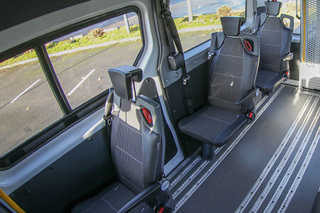 Choisissez le nombre de sièges Triflex dont vous avez besoin à bord du Master ZE TPMR 100 % électrique