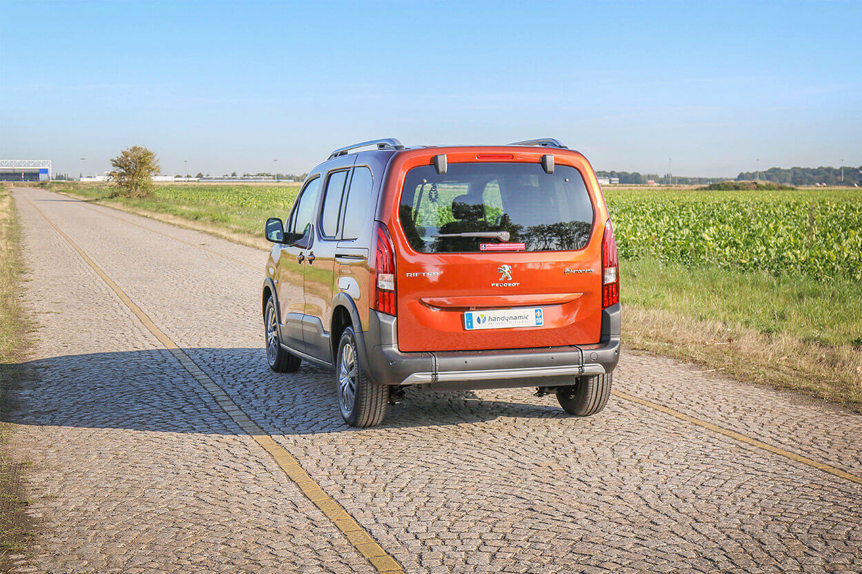 Le Peugeot Rifter Xtra, une voiture TPMR taillée pour la ville n&#039;ayant pas peur de la route !