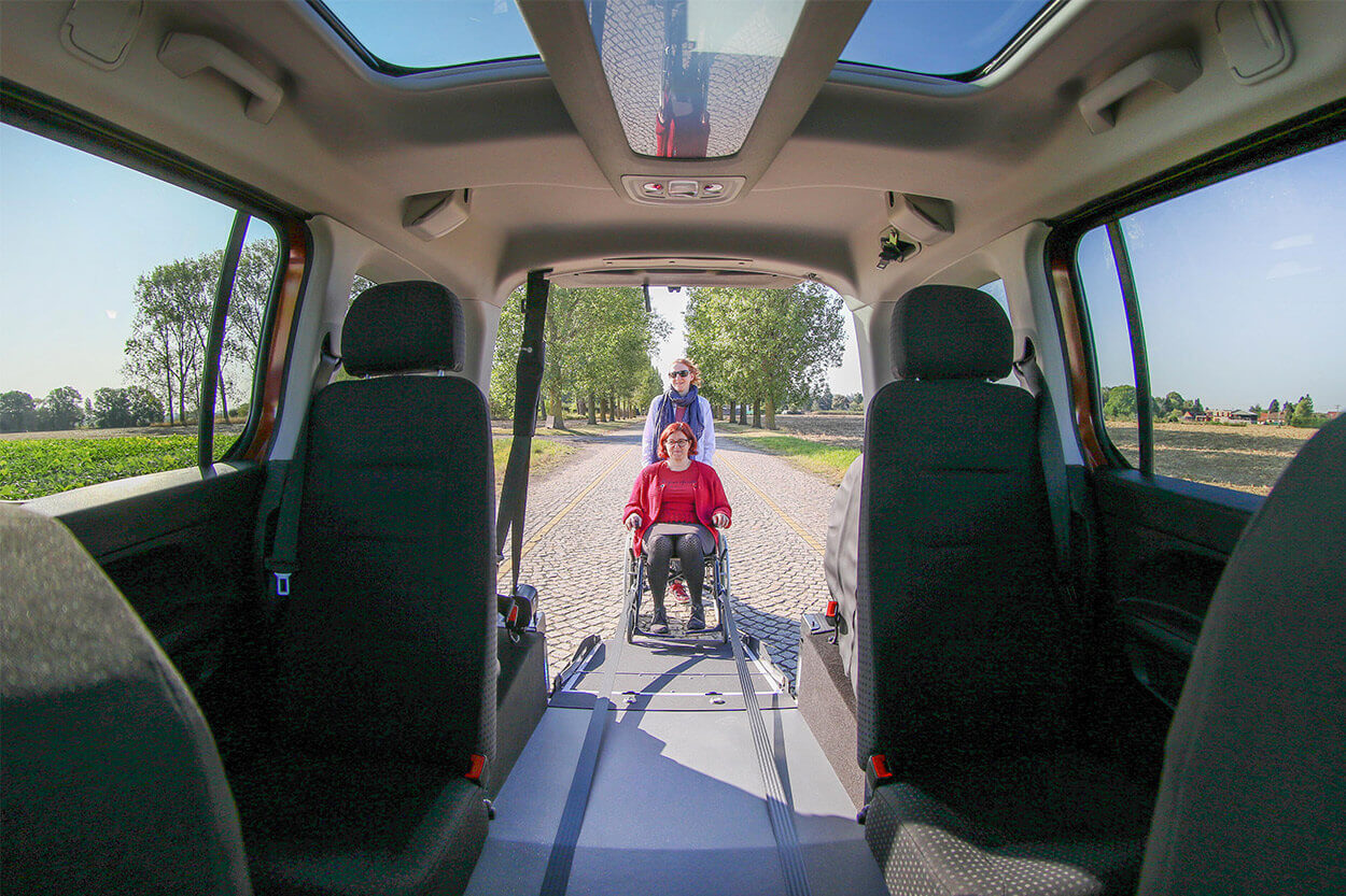 Le Rifter TPMR Xtra HappyAccess vous permet de voyager avec des personnes valides et en fauteuil roulant