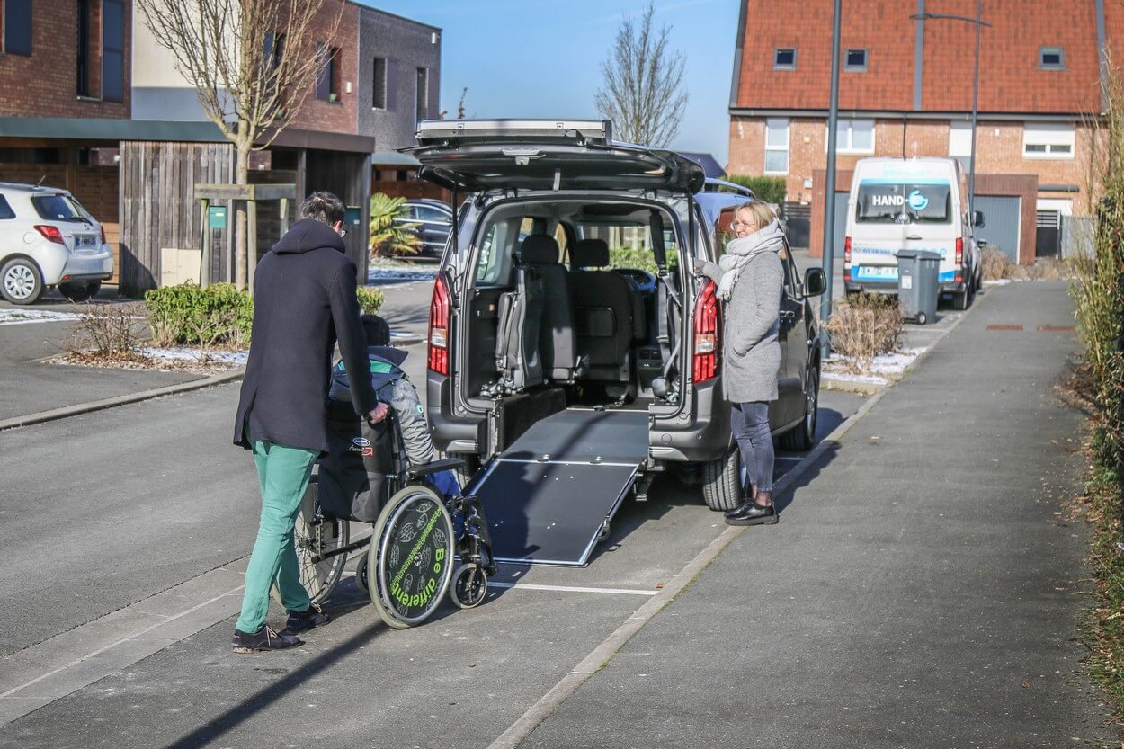 Le Peugeot Rifter TPMR Maxi Family permet d&#039;accueillir un passager à mobilité réduite