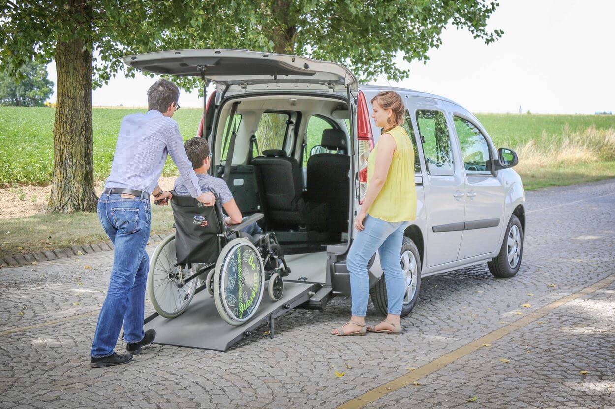 Le Renault Kangoo Xtra affiche un niveau d&#039;accessibilité record qui permet d&#039;accueillir les plus gros fauteuils roulants électriques du marché