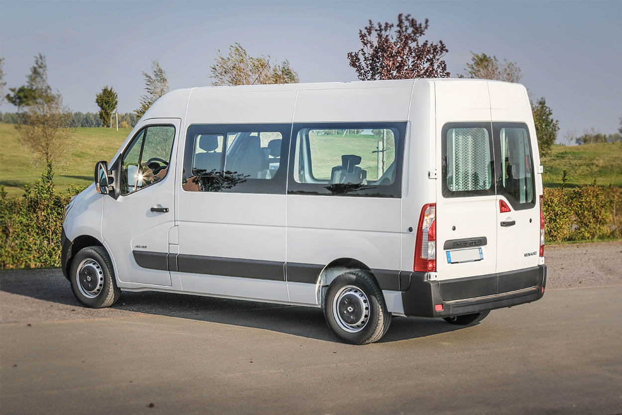 Pratique en ville, la version L2H2 du Renault Master TPMR est idéale pour transporter confortablement 3 passagers en fauteuil roulant