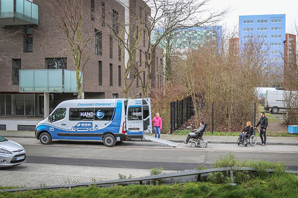 Jusqu&#039;à 8 places assises ou 3 passagers en fauteuil roulant, le Master électrique L2H2 TPMR se montre très modulable