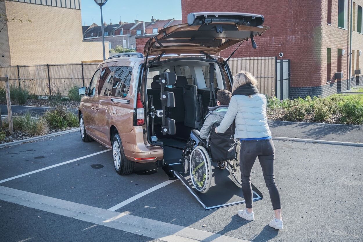 Le nouveau Volkswagen Caddy Maxi est accessible pour une personne en fauteuil roulant manuel ou électrique