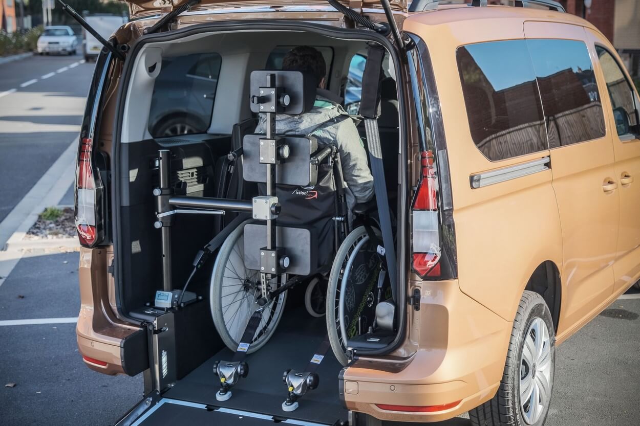 En option le Caddy Maxi TPMR Xtra peut être équipé d&#039;un Bodyguard (appui-tête intégré) pour plus de sécurité