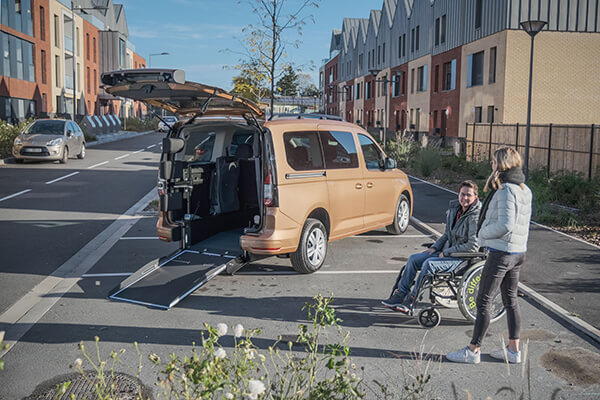 Découvrez le Volkswagen Caddy Maxi et son aménagement Xtra pour un fauteuil roulant