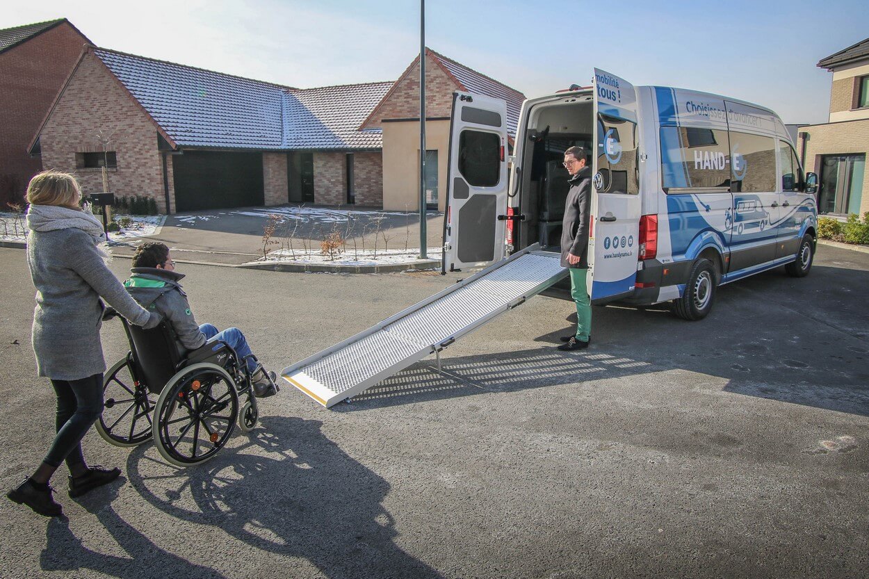 Le Volkswagen e-Crafter TPMR peut accueillir jusqu&#039;à 3 passagers à mobilité réduite