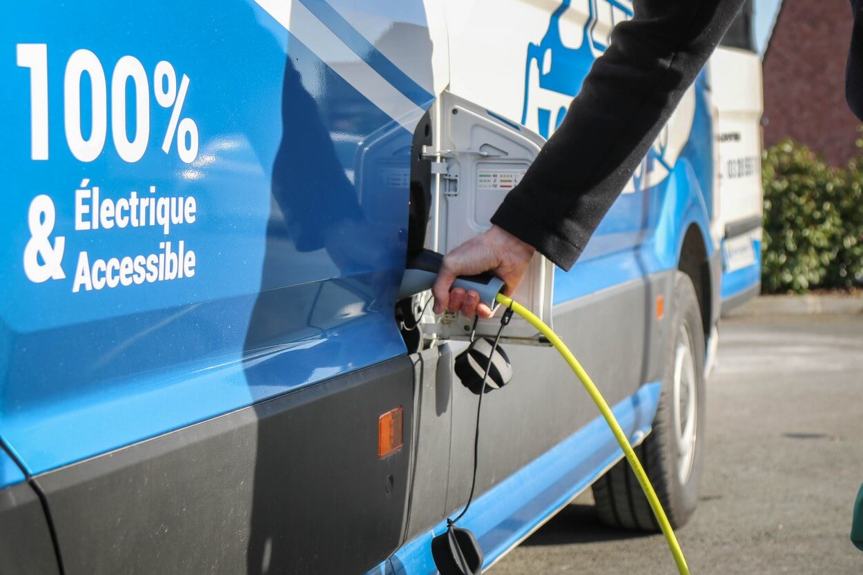 La trappe de recharge du e-Crafter est situé près de la porte conducteur