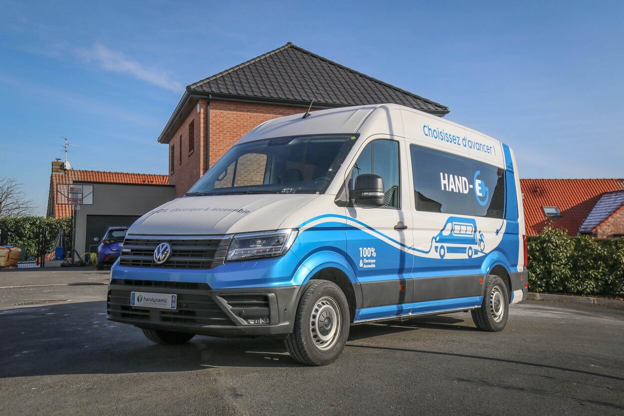 Le Volkswagen e-Crafter L3H3 présente des lignes modernes et un gabarit parfaitement adapté à sa transformation TPMR 