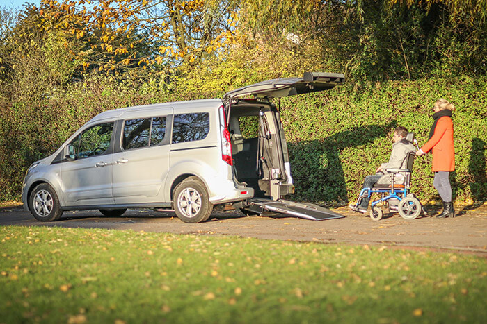 Demandez conseil à un spécialiste des voitures accessibles avant d&#039;acheter une voiture homologuée handicap ...