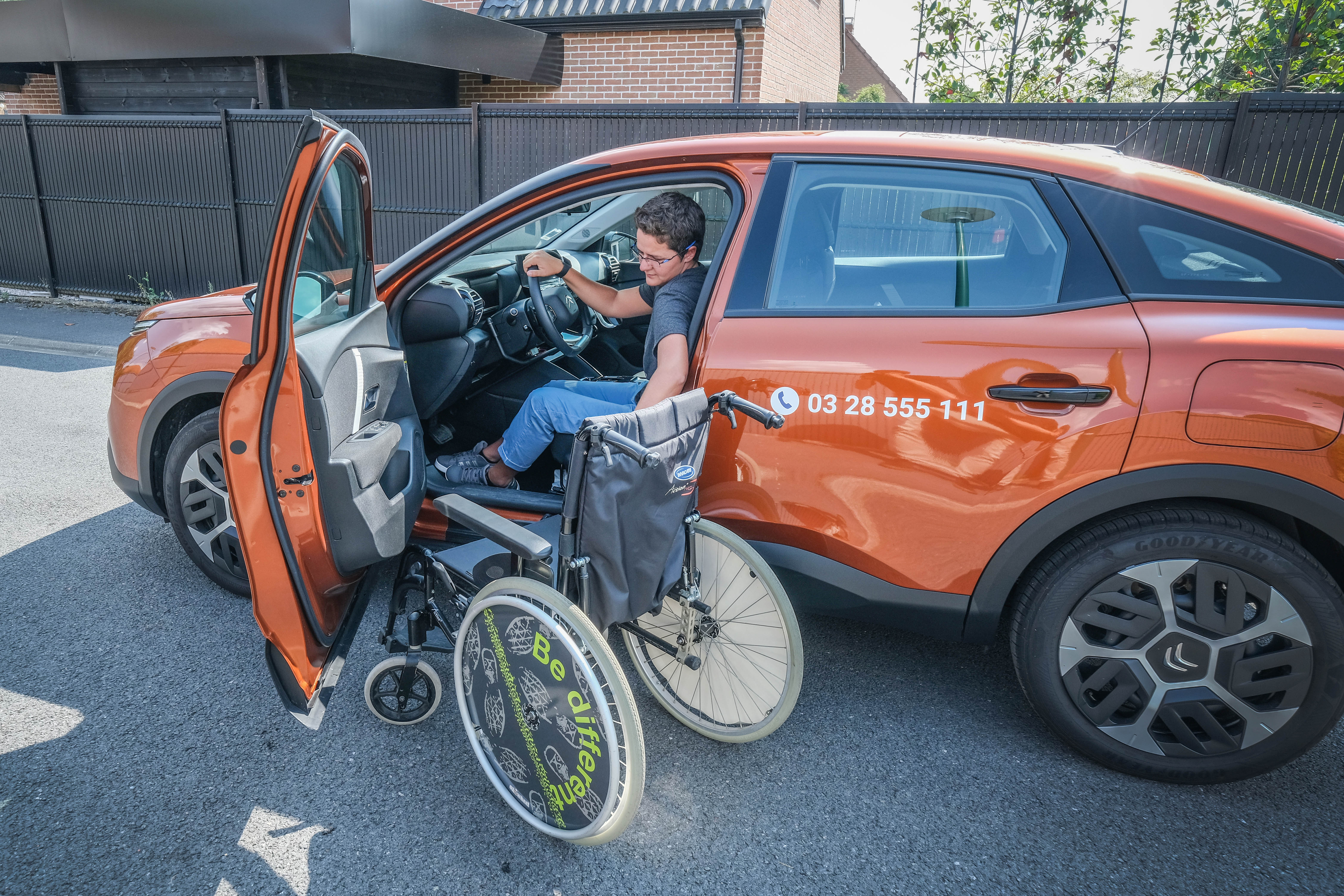 Le Citroën C4 permet à une personne touchée par un handicap de conduire !