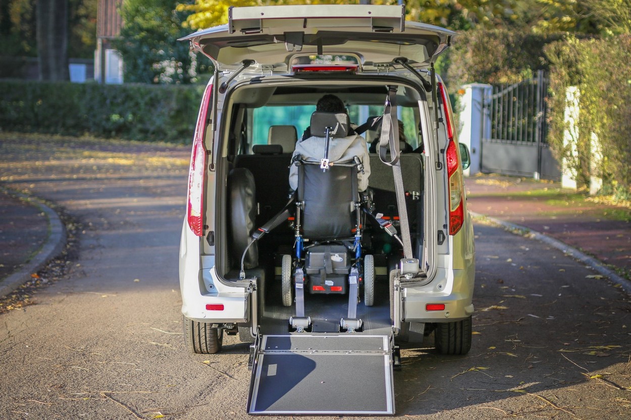 Une entrée large pour tous types de fauteuils roulants