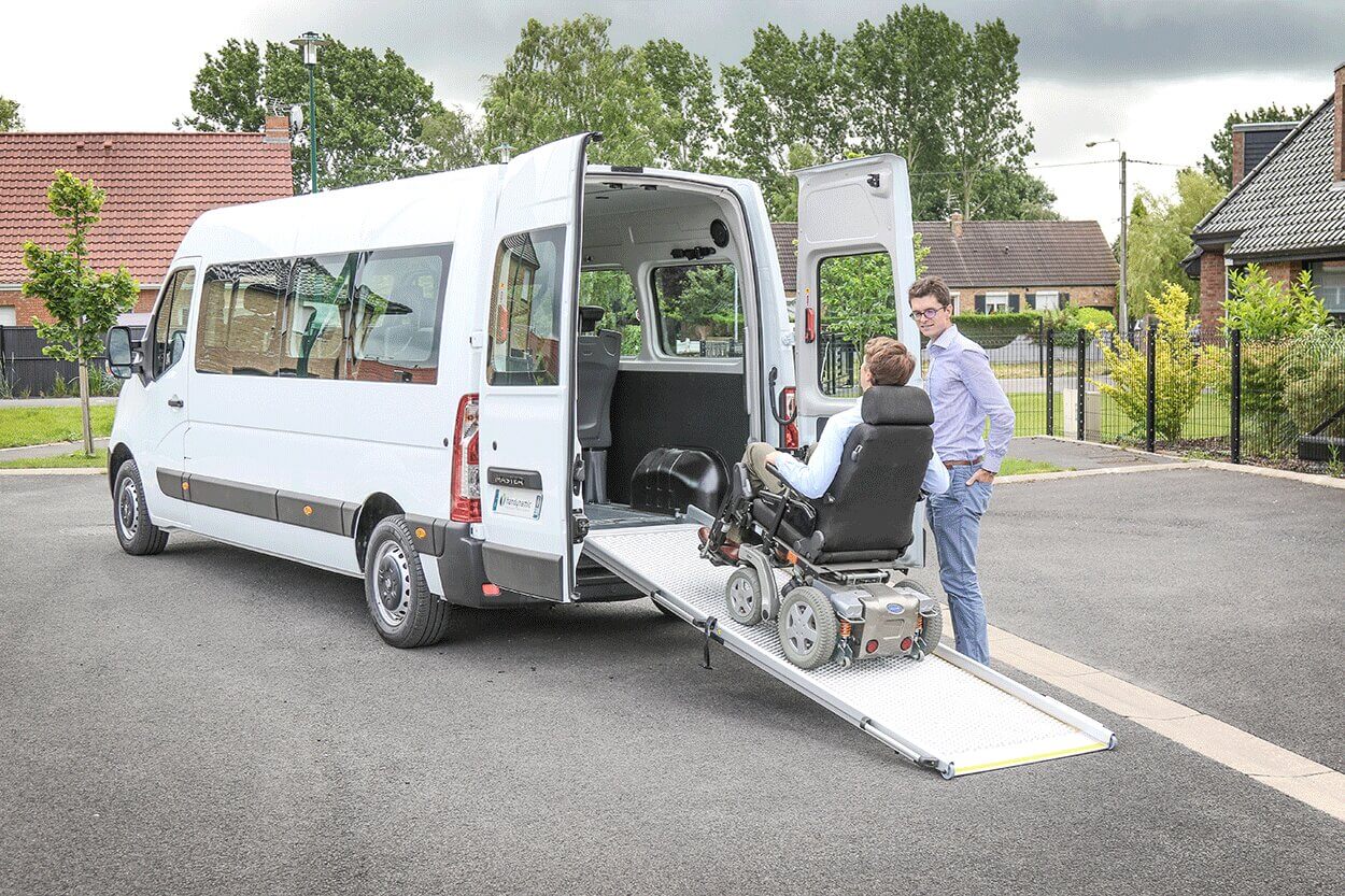 Transportez tous types de passagers avec ce Renault Master L3H2 Triflex Easy, accessible en fauteuil roulant