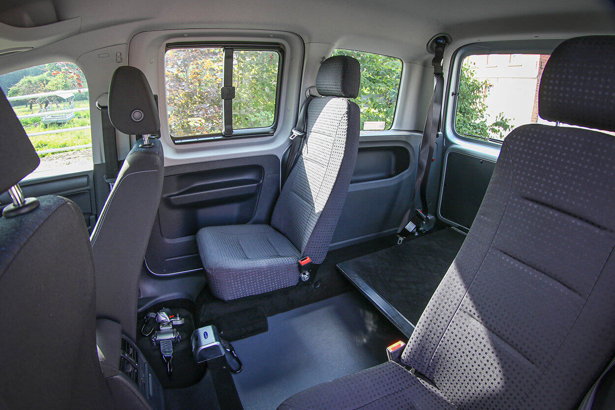 Les sièges arrière du Volkswagen Caddy accessible en fauteuil roulant sont amovibles