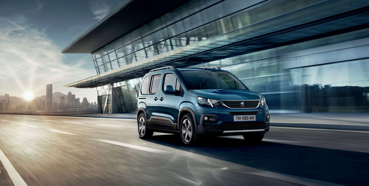 Découvrez les nouveau Citroën Berlingo et Peugeot Rifter aménagé handicap, prochainement chez Handynamic !