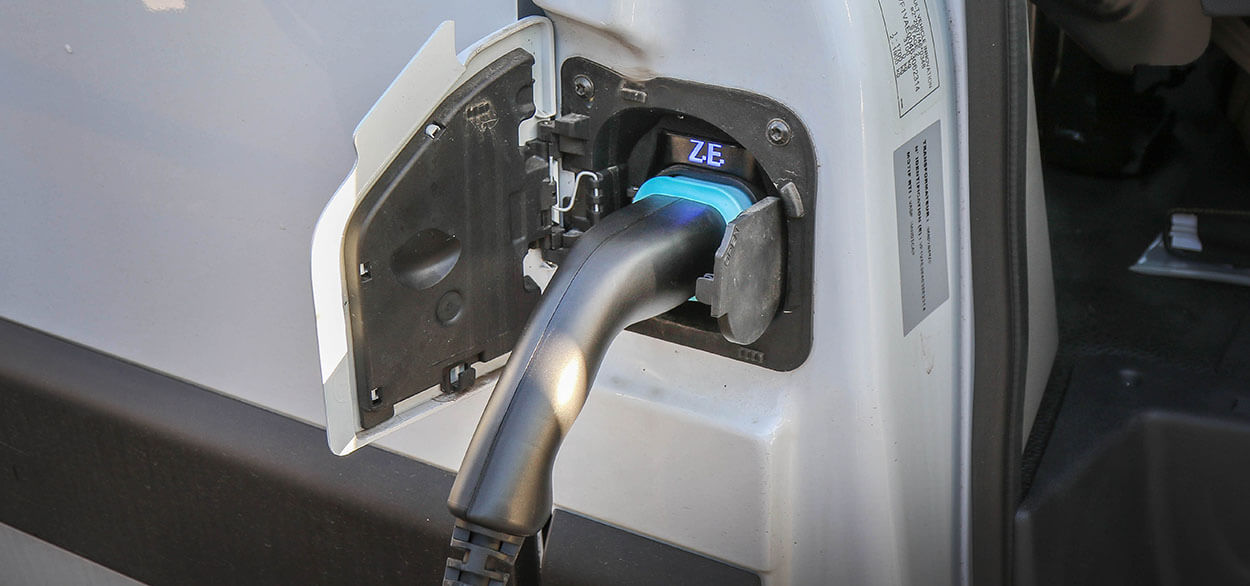 Les véhicules TPMR électriques peuvent être rechargés de 3 façons différentes